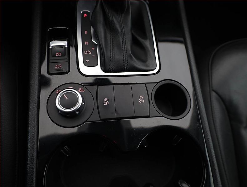 Volkswagen Touareg (2013) 3.0 TDI, 4X4, Automat - fotka 16 z 21