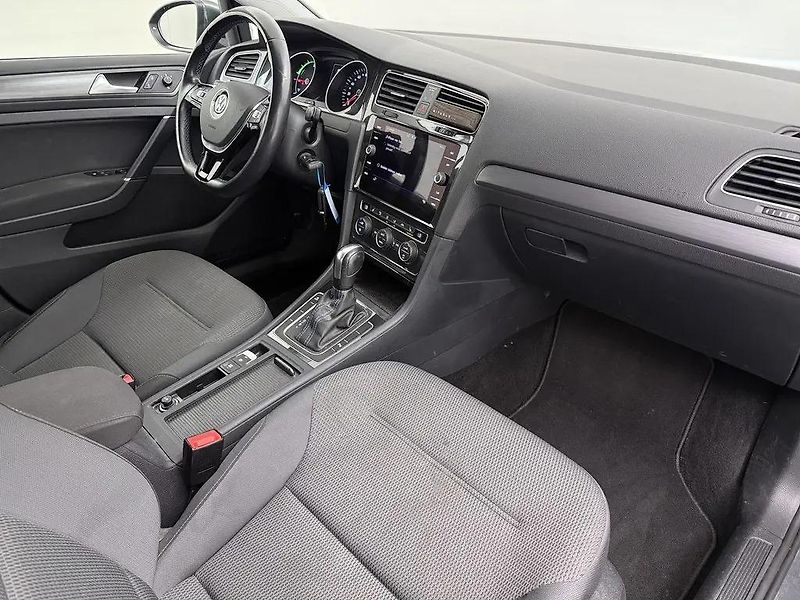 Volkswagen e-Golf 100kW Edition ACC 1.Maj DPH - fotka 6 z 12