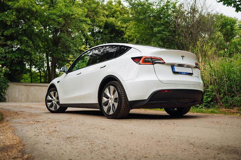 Tesla Model Y (2022) Long Range AWD 79kWh, SoH 91% - fotka 4 z 27