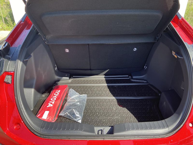 Toyota C-HR 2.0 HSD e-CVT Style - fotka 12 z 21