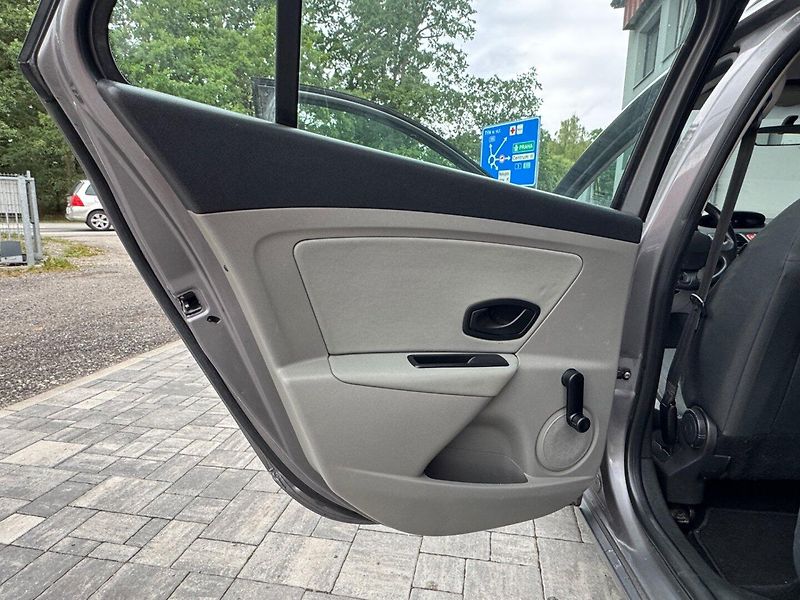 Renault Mégane (2011) 1.6 16V - fotka 10 z 29
