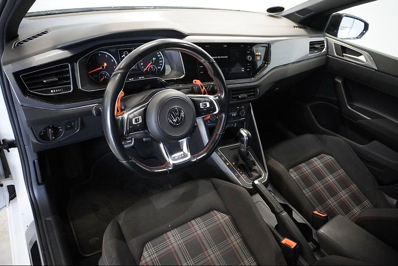 Volkswagen Polo  2,0 TSI GTI 147kW DSG6 - fotka 16 z 28