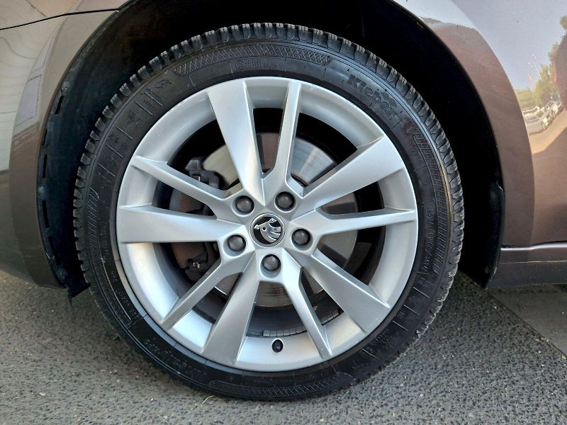 Škoda Octavia (2019) Style Plus DSG 2,0TSi 140kW - fotka 34 z 34