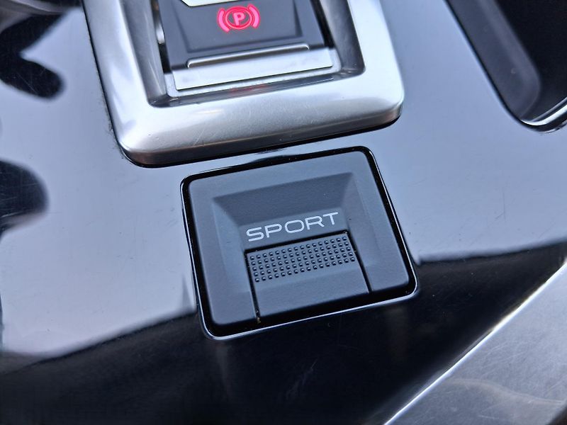 Peugeot 3008 ALLURE 1.2 PureTech 96 kW  - fotka 18 z 23