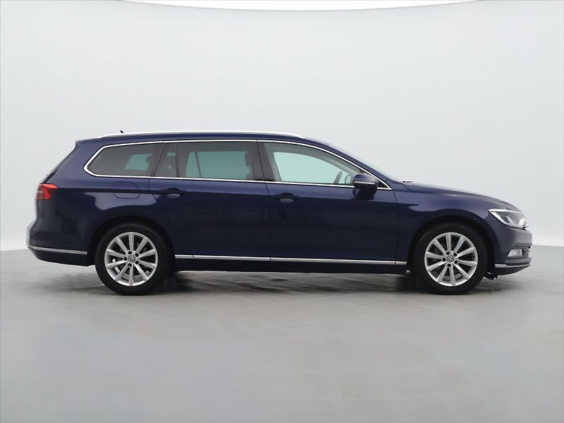 Volkswagen Passat Variant 2,0 TDI 110kW DSG Highline LED - fotka 8 z 32