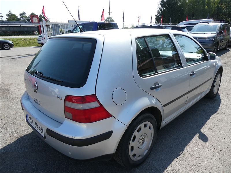 Volkswagen Golf 1,9 TDi 74kW EDITION - fotka 8 z 30