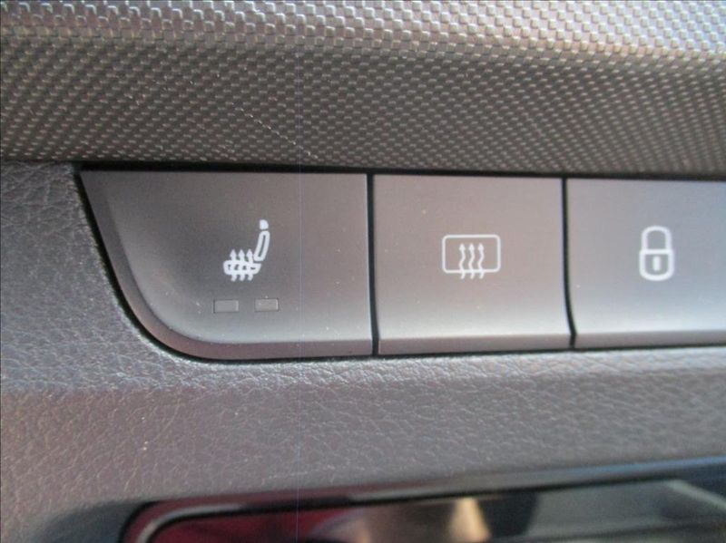 Škoda Fabia 1,0 TSI, serviska,1.maj,DPH,CZ - fotka 13 z 27