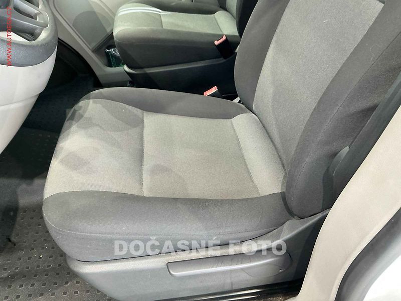 Volkswagen Transporter (2015) 2.0TDi 8míst T6, 110kW, TZ - fotka 4 z 9