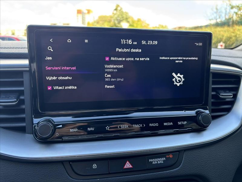 Kia Ceed 1,5 TGDi TOP ZÁRUKA TOP STAV - fotka 20 z 42