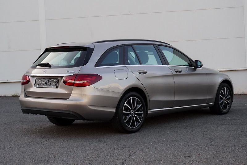 Mercedes-Benz Třídy C C 220CDi 4Matic Business - fotka 12 z 34