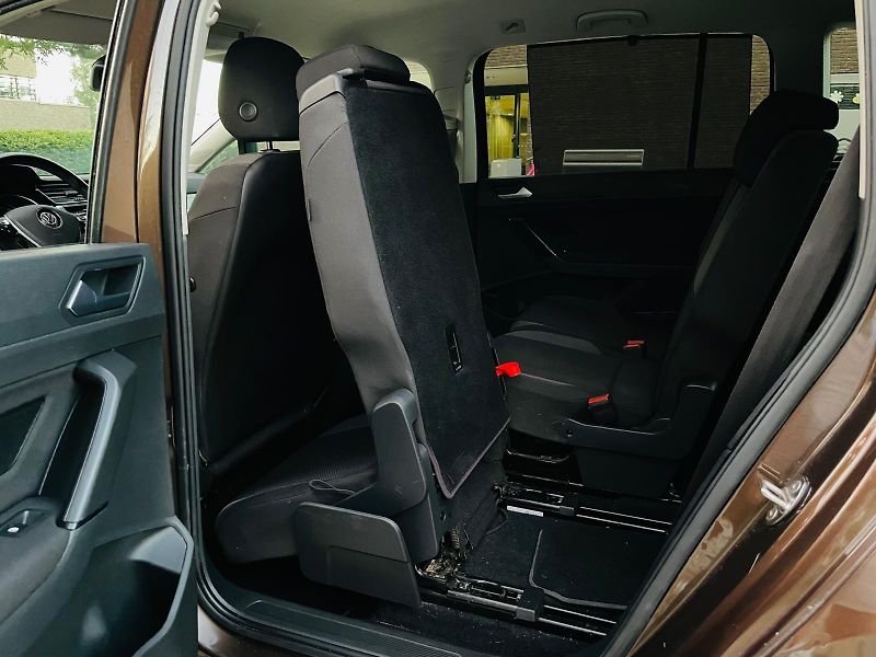 Volkswagen Touran 1.6TDI MAN 7MÍST LED SERVISKA - fotka 32 z 45