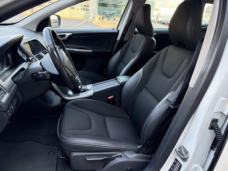 Volvo XC60 (2016) 2.0 D3 110kW AT8/152tkm/SERVIS - fotka 13 z 31