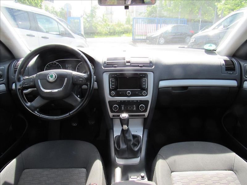 Škoda Octavia 1,6 TDi 77kW Combi - fotka 11 z 27
