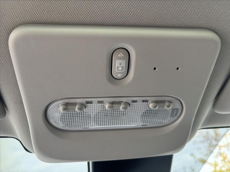 Nissan Qashqai 1,3 DIG-T Tekna PANORAMA TAŽNÉ - fotka 13 z 49