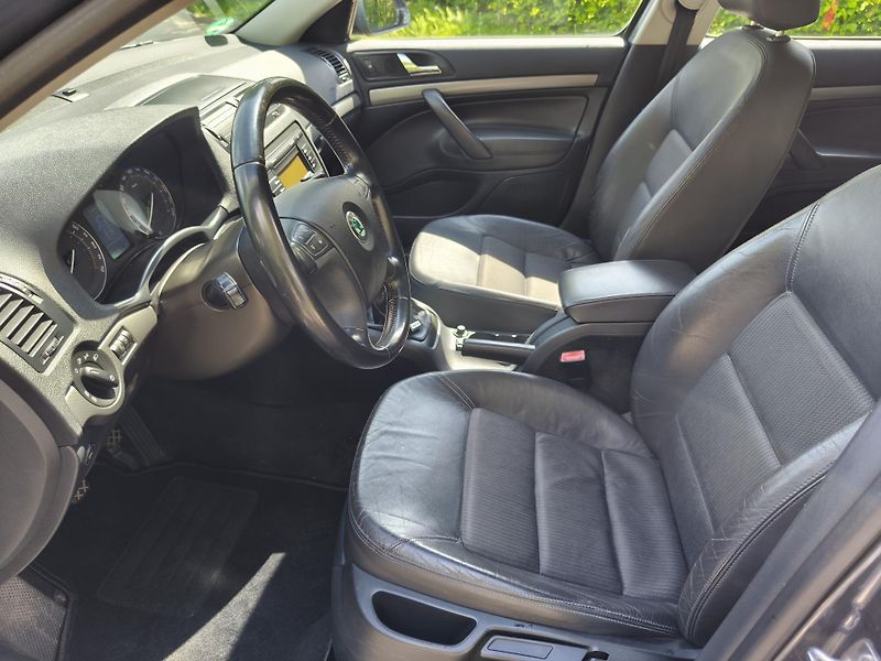 Škoda Octavia 2.0 FSI kombi Elegance LPG - fotka 17 z 29