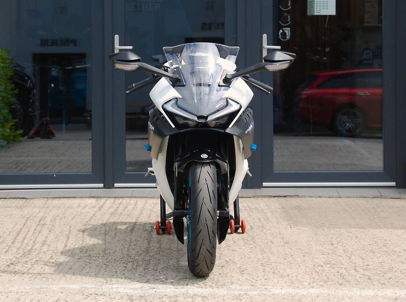 CFMOTO (2026) 675 SR-R WHITE - fotka 11 z 25
