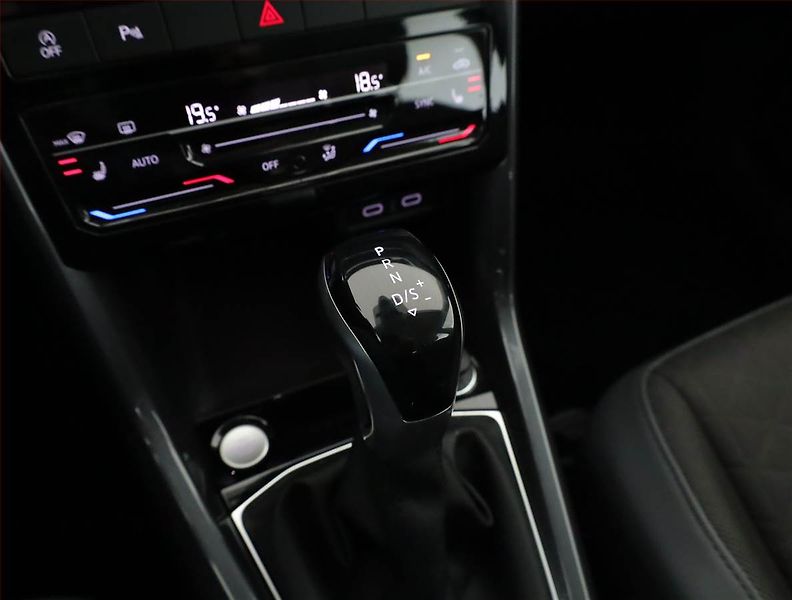 Volkswagen T-Cross (2022) R-Line 1.5 TSI - fotka 11 z 16