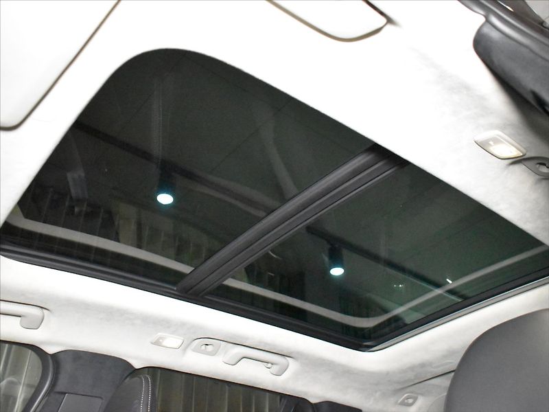 Volvo XC90 2,0 B5 AWD Ultra vzduch,Pano - fotka 16 z 27