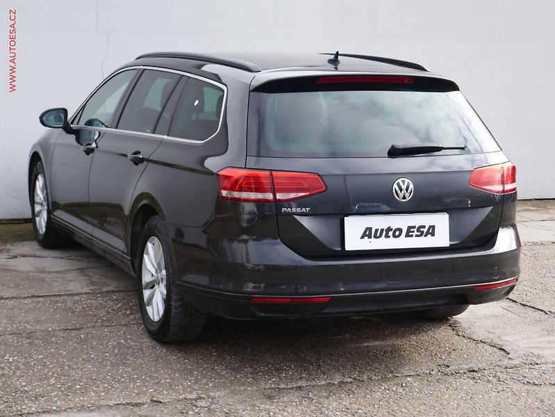 Volkswagen Passat (2017) 1.4 TSi, Comfortline, navi - fotka 4 z 19