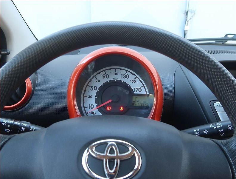Toyota Aygo (2012) 1.0 VVT-i, Park. senzory - fotka 11 z 14