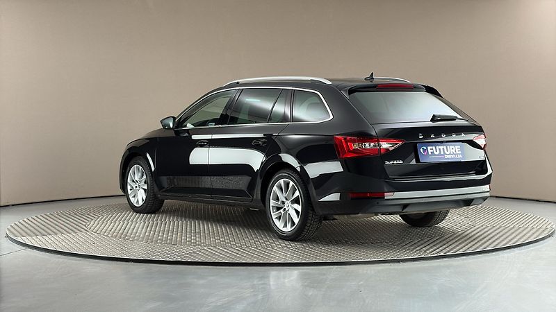 Škoda Superb 2.0 TDI DSG Style Combi - fotka 2 z 30
