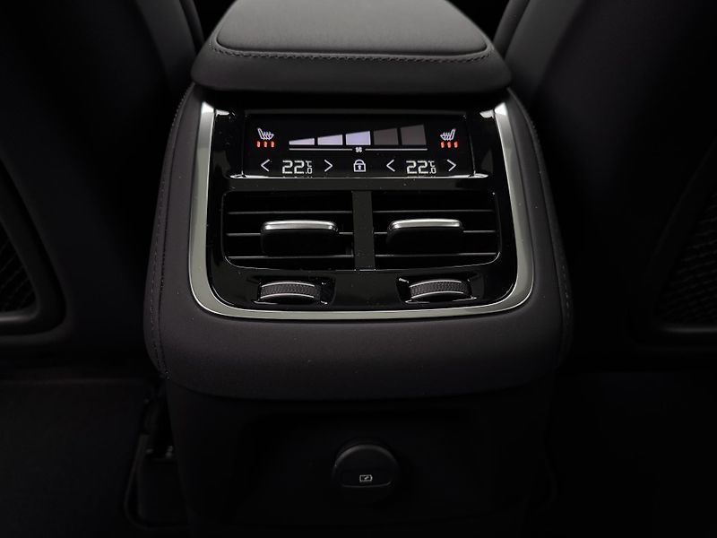 Volvo XC90 (2026) T8 AWD Plug-in BRIGHT PLUS 7m - fotka 17 z 25
