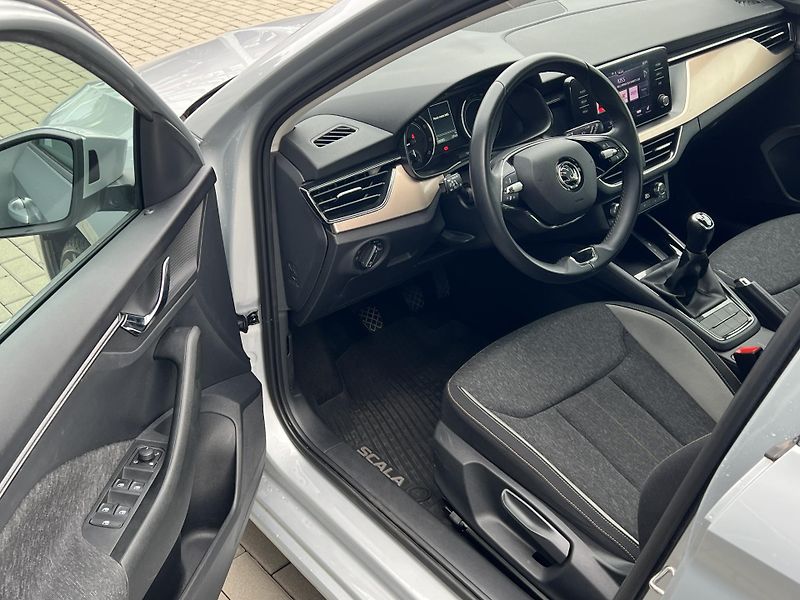 Škoda Scala (2022) 1,5TSi 110kW STYLE - fotka 9 z 38