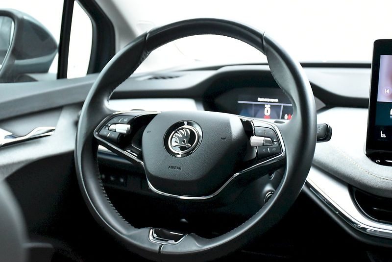 Škoda Enyaq (2021) 80  82 kWh  1  50 kW      1° p - fotka 16 z 24