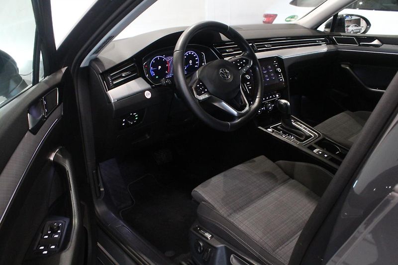 Volkswagen Passat (2020) 2.0TDI DSG Display Matrix - fotka 16 z 38
