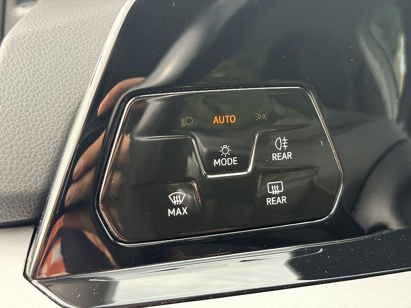 Volkswagen Golf Variant 2.0TDI DSG 110KW LED  - fotka 13 z 48