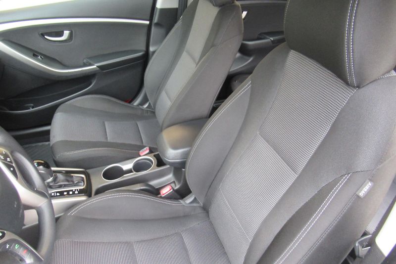 Hyundai i30 1.6 CRDi 16V  KLIMA   AUTOMAT - fotka 15 z 20