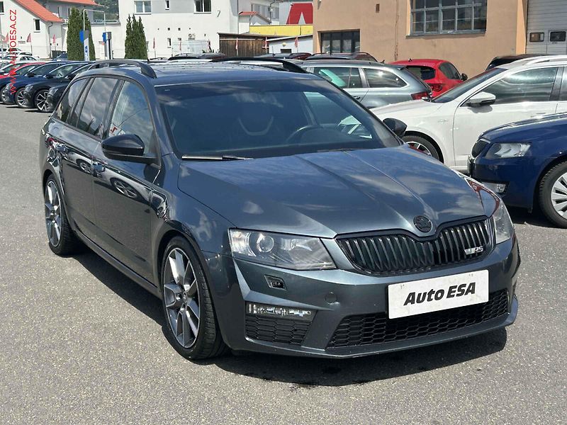 Škoda Octavia (2015) 2.0 TDi, RS, navi, bixen - fotografie inzerátu