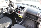 Citroën C1 (2012) 1,0i EL.OKNA ESP SERVO CENTRÁL - náhled 14