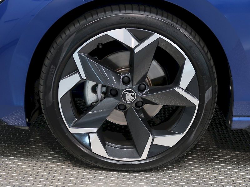 Škoda Superb (2025) SPORTLINE 2.0TDI 110KW DSG LED - fotka 12 z 47