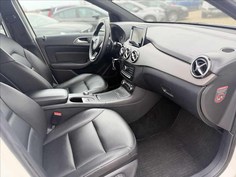 Mercedes-Benz Třídy B 180CDI NAVI AUTOMAT - fotka 26 z 29