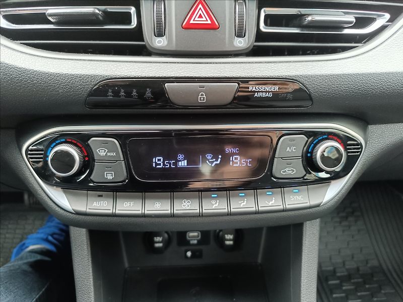 Hyundai i30 1,0 T-GDi DCT Smart - fotka 14 z 22