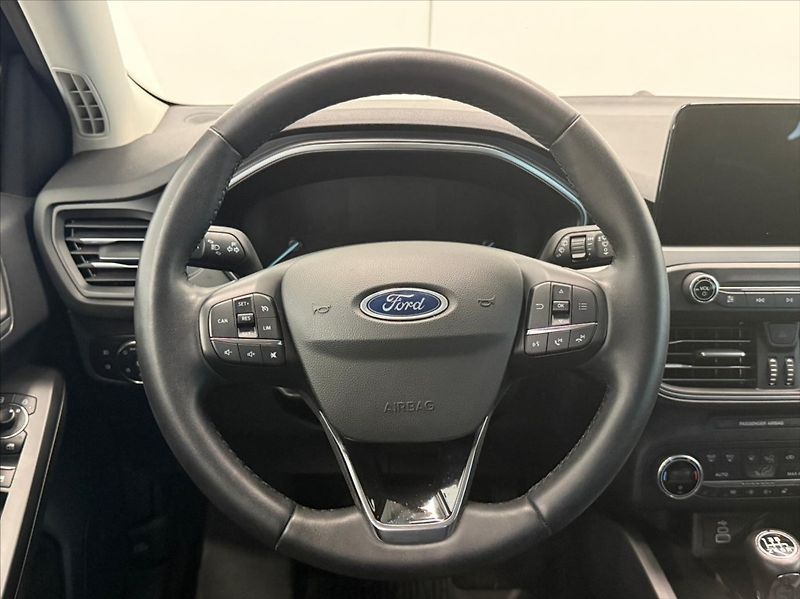 Ford Focus 1,0 i ACTIVE předplacený servi - fotka 8 z 10