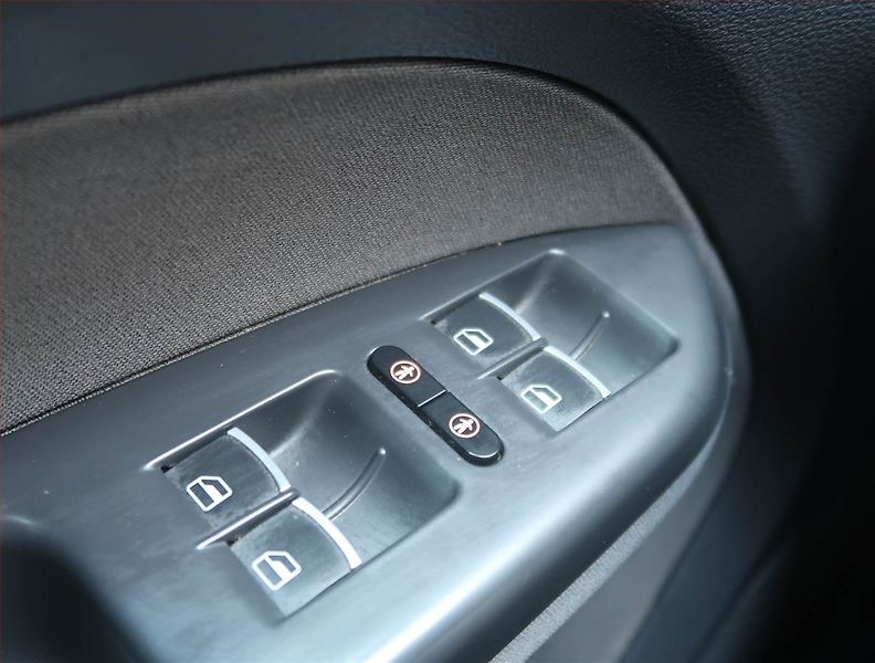 Volkswagen Touran (2011) 1.2 TSI, Tempomat - fotka 13 z 15