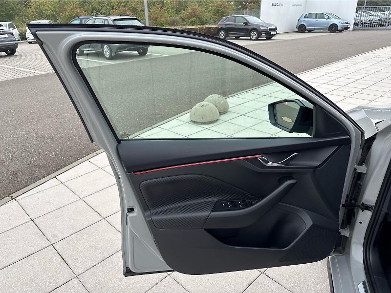 Škoda Scala 1,0 TSI 85 kW MONTE CARLO DSG - fotka 24 z 30