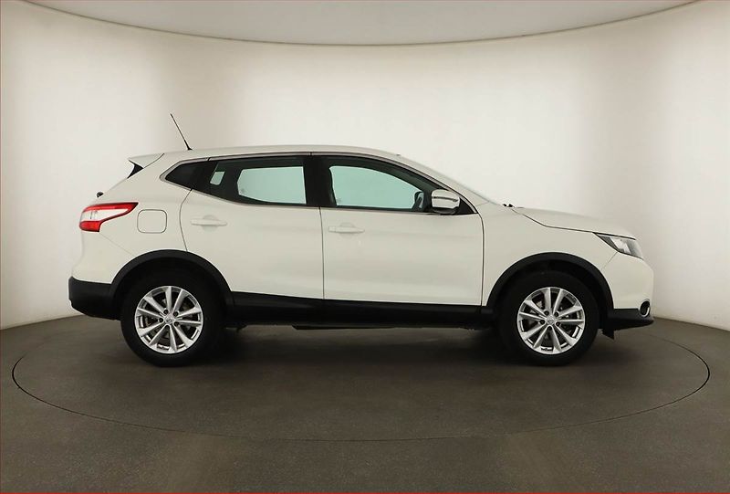 Nissan Qashqai (2017) 1.5 dCi, ČR,1.maj, Serv.kniha - fotka 6 z 12