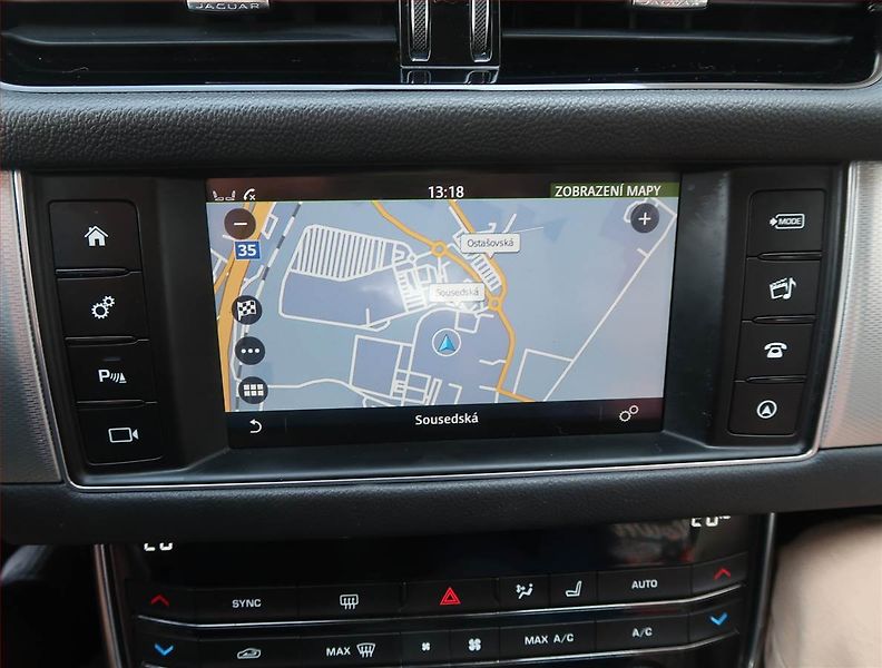 Jaguar XF (2017) E-Performance, Automat, Kůže - fotka 13 z 18