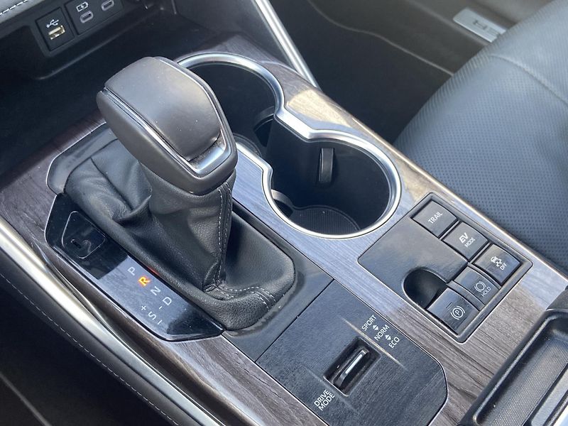 Toyota Highlander 2.5 HSD e-CVT AWD Executive JB - fotka 23 z 25