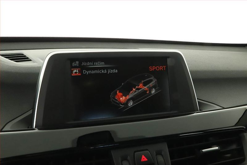 BMW X1 (2017) sDrive18i, ČR,1.maj - fotka 14 z 18