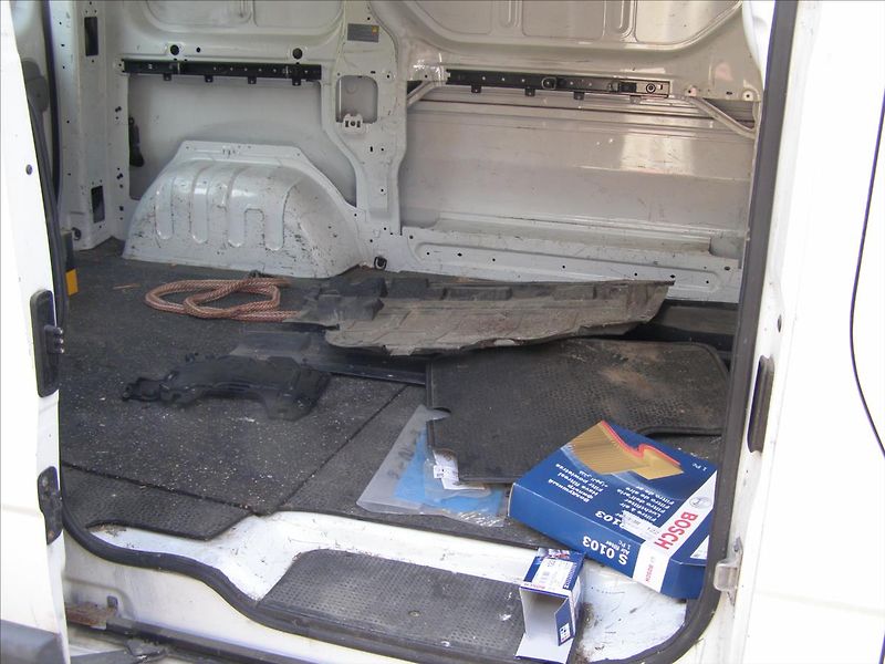 Renault Trafic 2,0   NELZE NASTARTOVAT - fotka 16 z 19