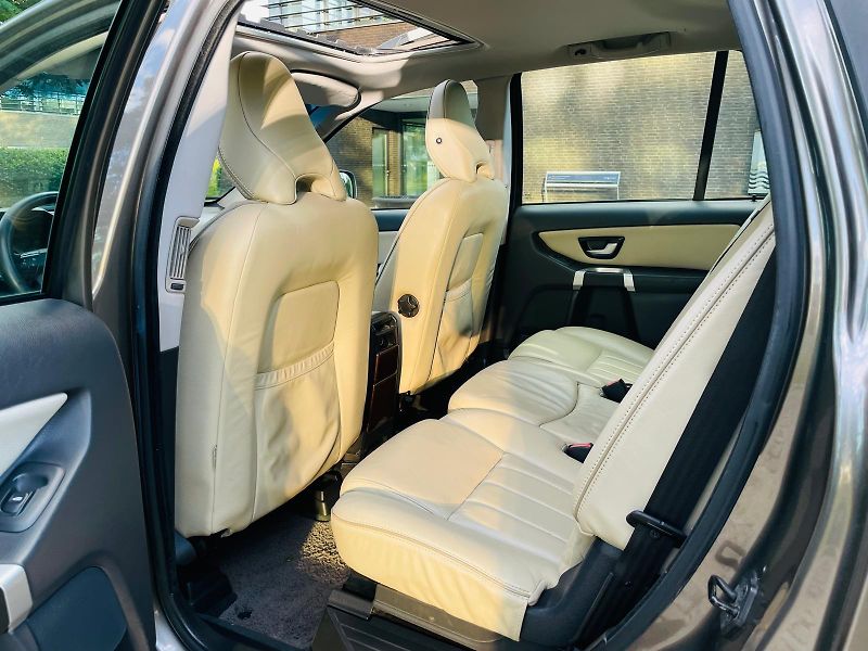 Volvo XC90 2.4 D5 4x4 AUT SERVISKA TAŽNÉ - fotka 35 z 48