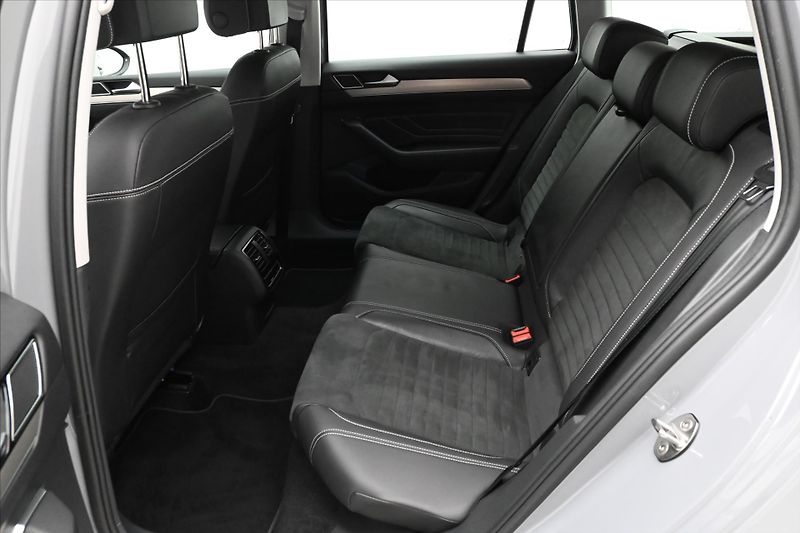 Volkswagen Passat 2,0 TDI 110 kW DSG Elegance Zá - fotka 14 z 33