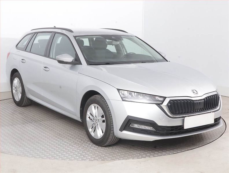 Škoda Octavia (2022) Ambition 2.0 TDI, ČR,1.maj - fotografie inzerátu
