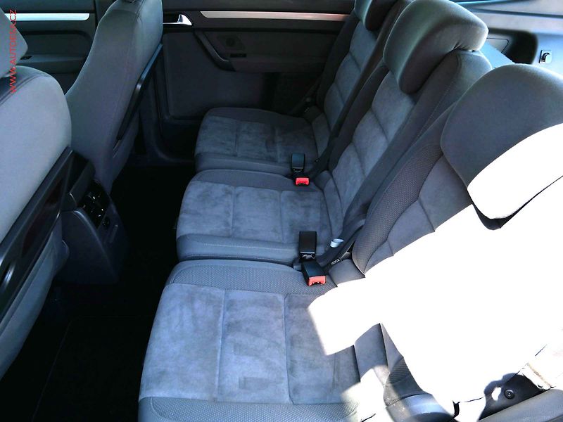 Volkswagen Touran (2010) 1.4TSi, 2.maj,ČR, AC, xenon - fotka 10 z 21