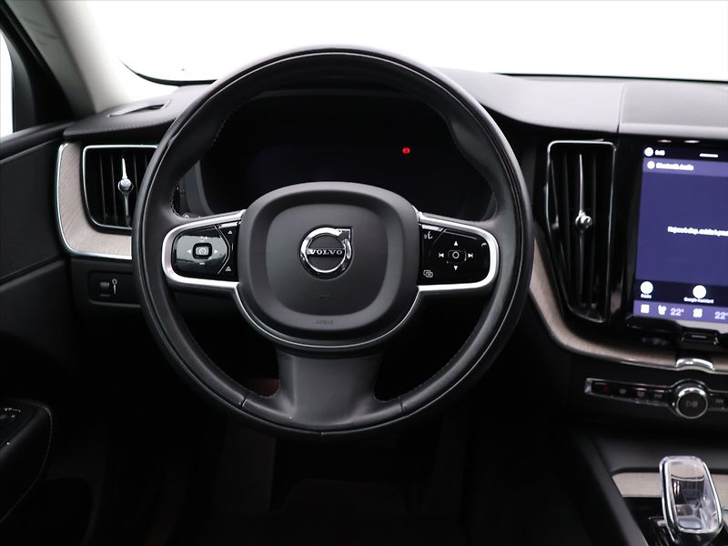 Volvo XC60 2,0 B4 AWD CZ Inscription DPH - fotka 15 z 33