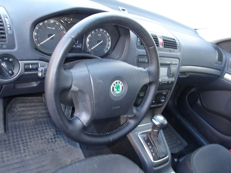 Škoda Octavia 2,0TDi DSG !!! ČR 2.MAJITEL ! - fotka 18 z 43